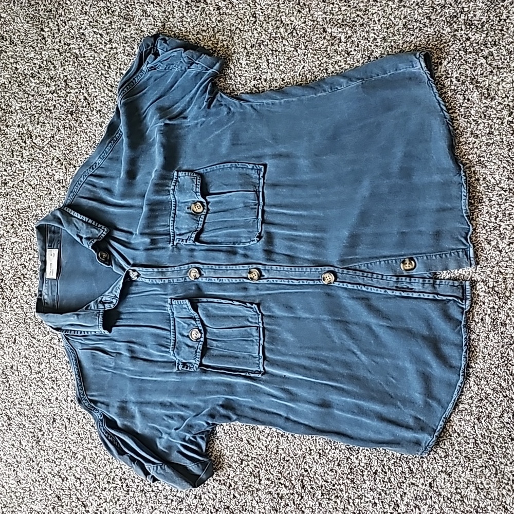 Maurices short sleeve button up relaxed fit Size M